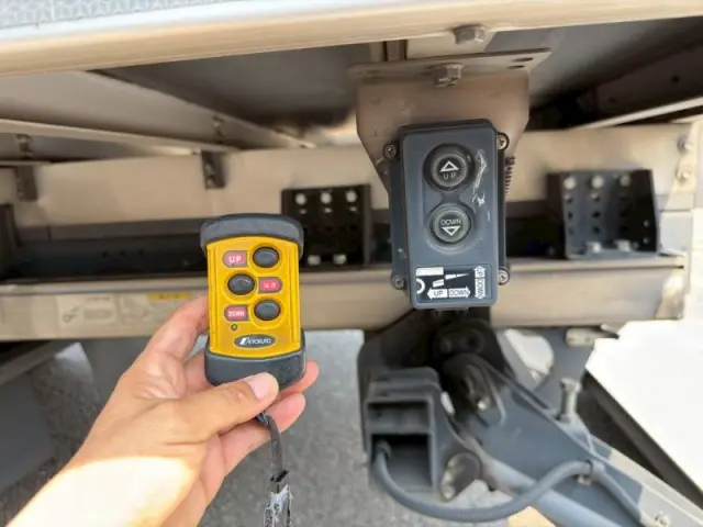 いすゞ フォワード 2PG-FRR90T2の写真11