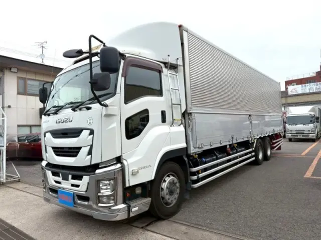 いすゞ ギガ QKG-CYL77B(6x2)の写真1