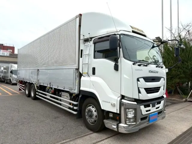 いすゞ ギガ QKG-CYL77B(6x2)の写真2