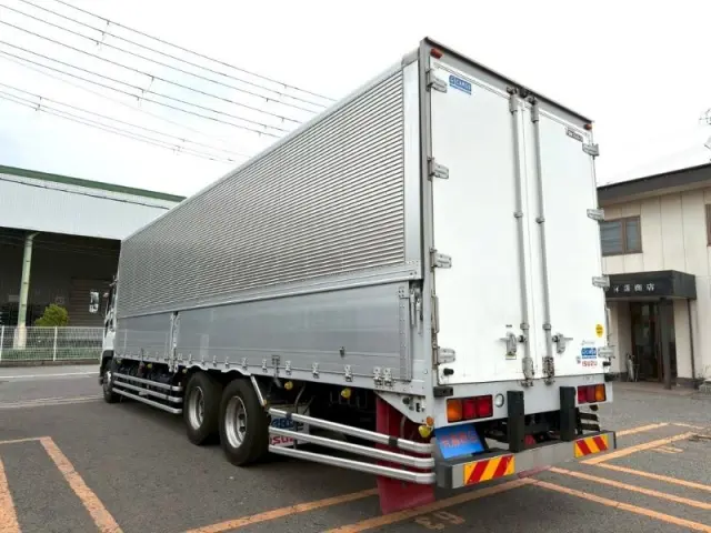いすゞ ギガ QKG-CYL77B(6x2)の写真4
