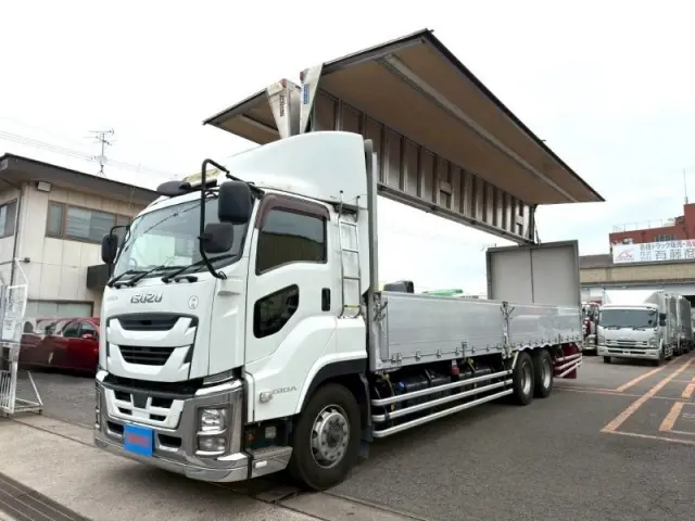 いすゞ ギガ QKG-CYL77B(6x2)の写真5