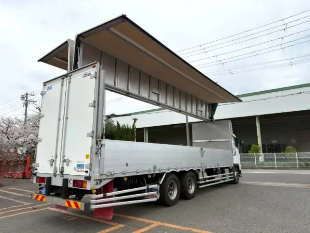 いすゞ ギガ QKG-CYL77B(6x2)の写真7