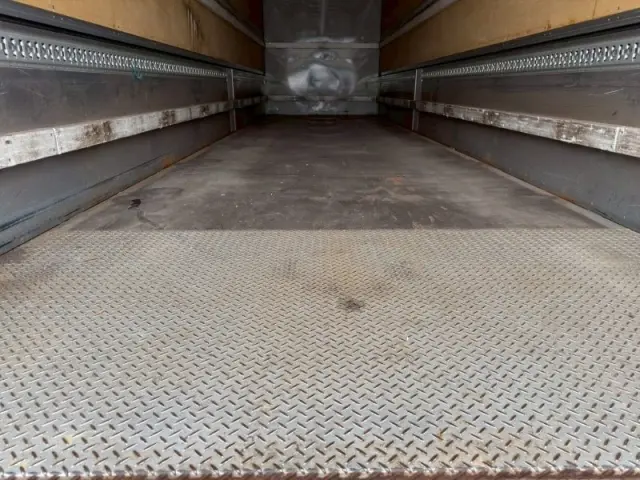 いすゞ ギガ QKG-CYL77B(6x2)の写真10