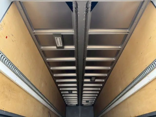 いすゞ ギガ QKG-CYL77B(6x2)の写真11