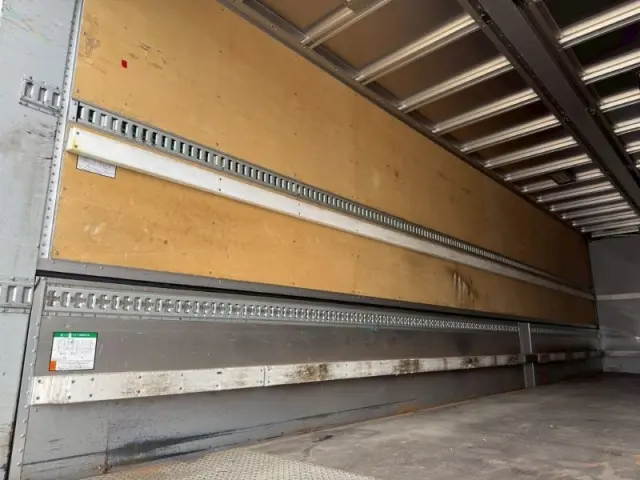 いすゞ ギガ QKG-CYL77B(6x2)の写真12