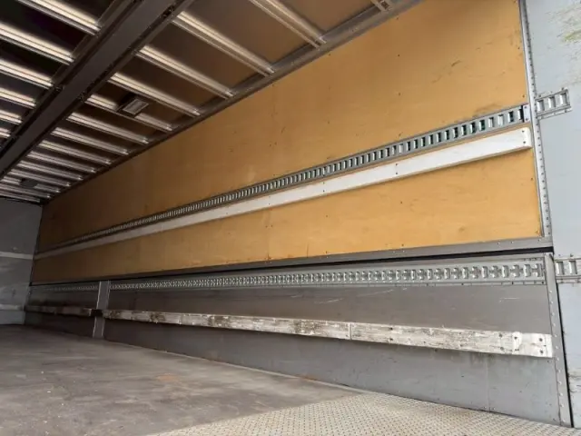 いすゞ ギガ QKG-CYL77B(6x2)の写真13