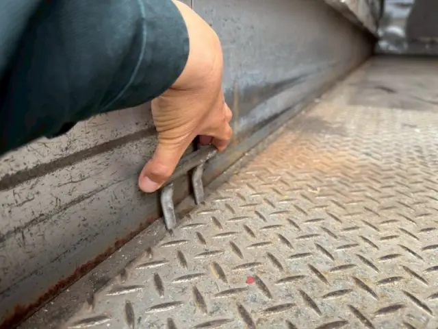 いすゞ ギガ QKG-CYL77B(6x2)の写真14