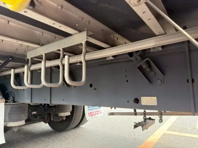 いすゞ ギガ QKG-CYL77B(6x2)の写真17