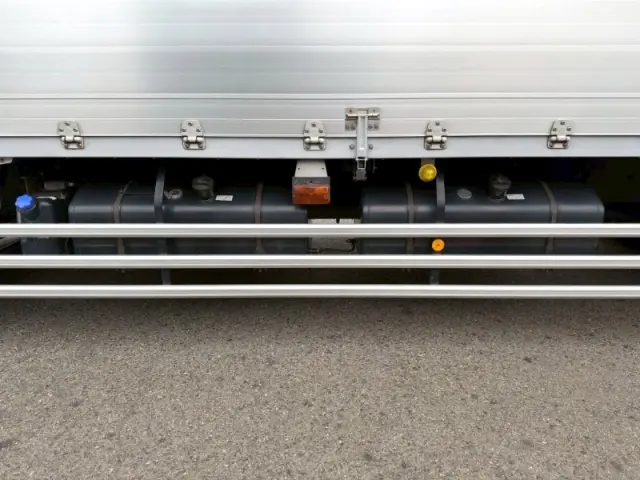 いすゞ ギガ QKG-CYL77B(6x2)の写真18