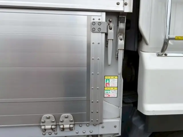 いすゞ ギガ QKG-CYL77B(6x2)の写真20