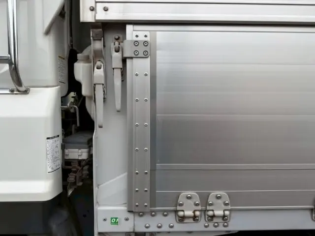 いすゞ ギガ QKG-CYL77B(6x2)の写真21