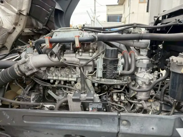 いすゞ ギガ QKG-CYL77B(6x2)の写真22