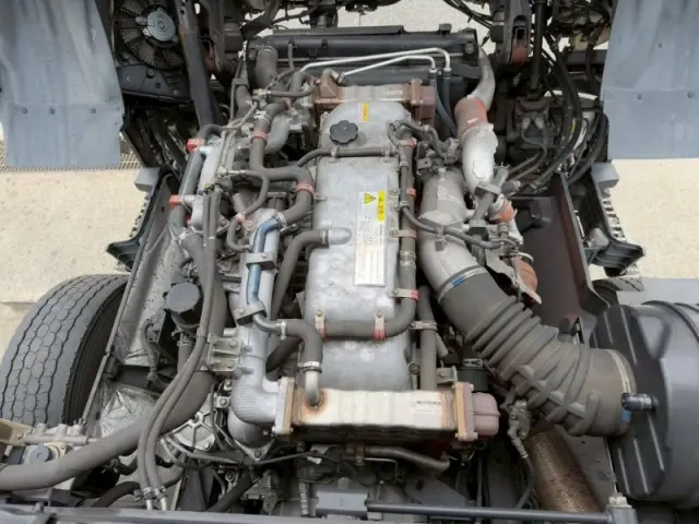 いすゞ ギガ QKG-CYL77B(6x2)の写真24