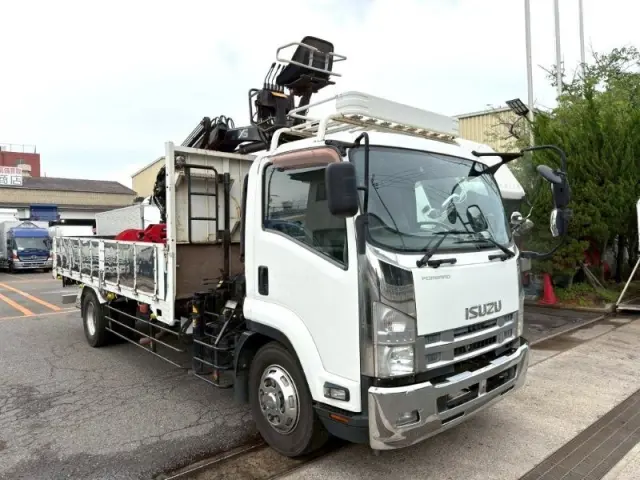 いすゞ フォワード LKG-FTR90S2の写真2