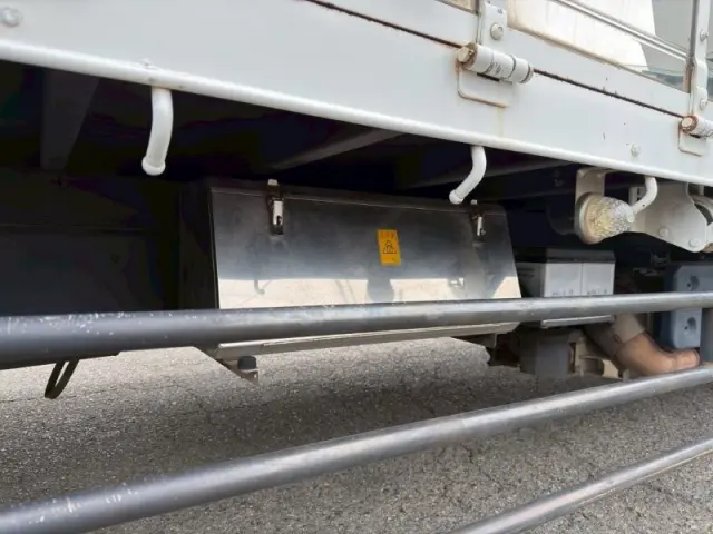 いすゞ フォワード 2RG-FTR90V2の写真9