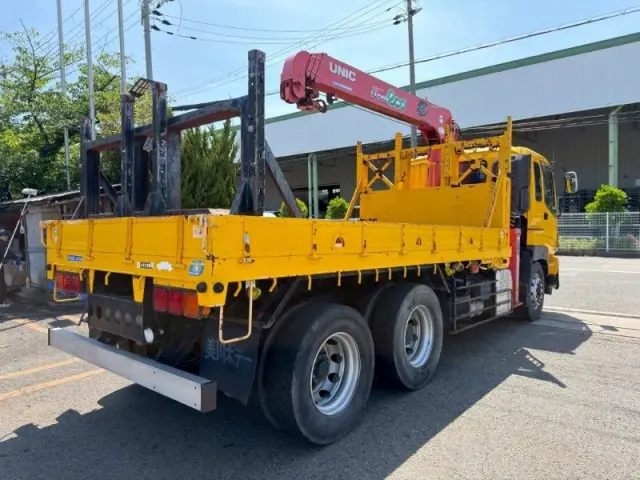 いすゞ ギガ LKG-CXM77AT(6x2)の写真3