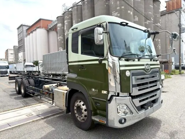 UD クオン 2PG-CD5CA(6x2)の写真2