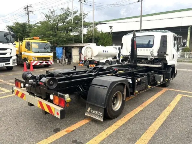 いすゞ フォワード 2RG-FRR90S2(2WD)の写真3