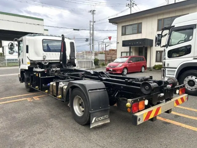 いすゞ フォワード 2RG-FRR90S2(2WD)の写真4