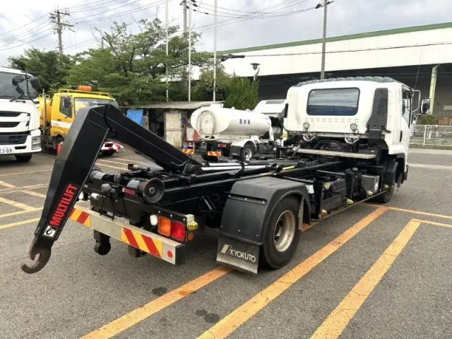 いすゞ フォワード 2RG-FRR90S2(2WD)の写真7