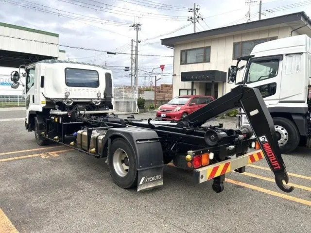 いすゞ フォワード 2RG-FRR90S2(2WD)の写真8