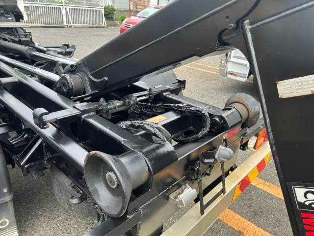 いすゞ フォワード 2RG-FRR90S2(2WD)の写真9