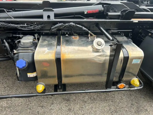 いすゞ フォワード 2RG-FRR90S2(2WD)の写真17