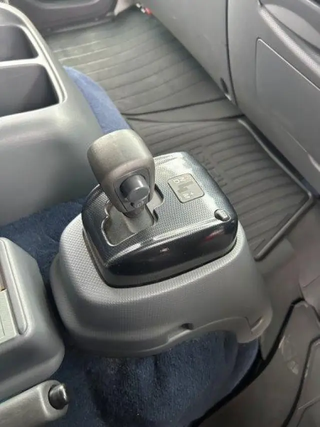 いすゞ フォワード 2RG-FRR90S2(2WD)の写真27