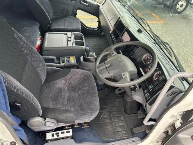 いすゞ フォワード 2RG-FRR90S2(2WD)の写真28