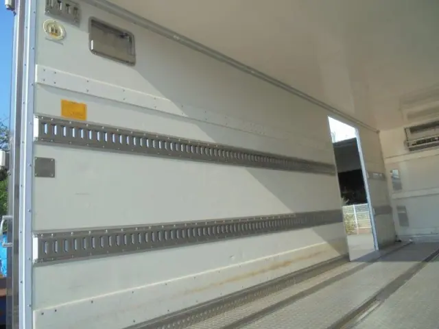 いすゞ フォワード 2PG-FRR90T2の写真9