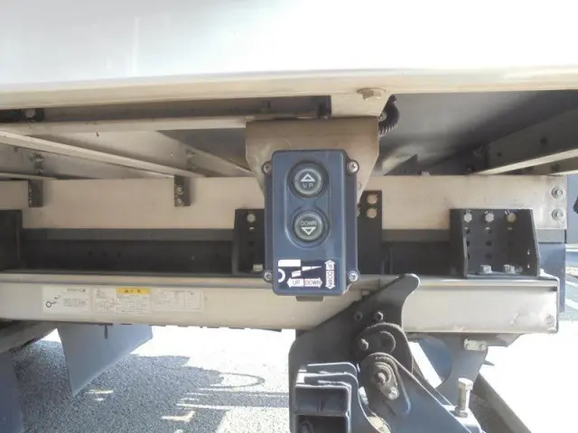 いすゞ フォワード 2PG-FRR90T2の写真11