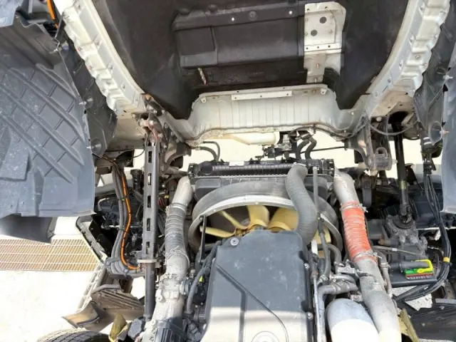 UD クオン 2PG-CD5CA(6x2)の写真36