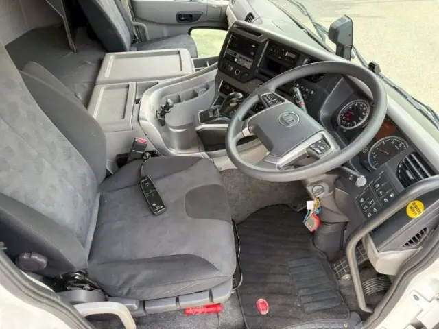 ＵＤ クオン 2PG-CG5CA(8x4)の写真32