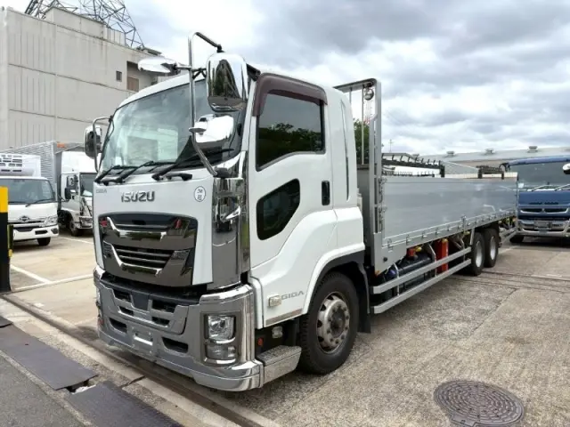 いすゞ ギガ 2PG-CYY77CJ(6x4)の写真1