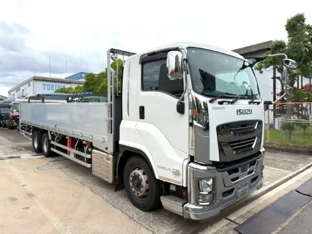 いすゞ ギガ 2PG-CYY77CJ(6x4)の写真2
