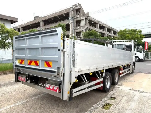 いすゞ ギガ 2PG-CYY77CJ(6x4)の写真3