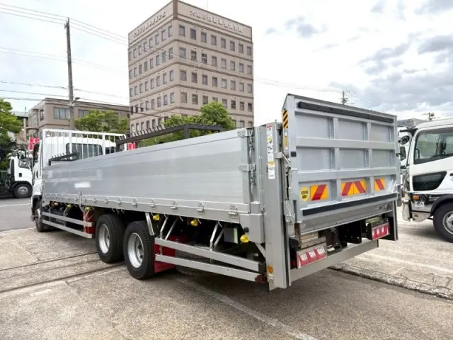 いすゞ ギガ 2PG-CYY77CJ(6x4)の写真4