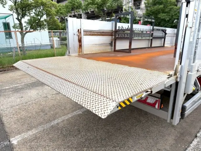 いすゞ ギガ 2PG-CYY77CJ(6x4)の写真6
