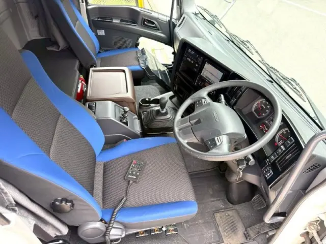 いすゞ ギガ 2PG-CYY77CJ(6x4)の写真26