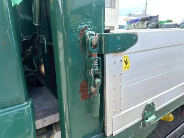 UD コンドル 2RG-BTR90V2の写真16