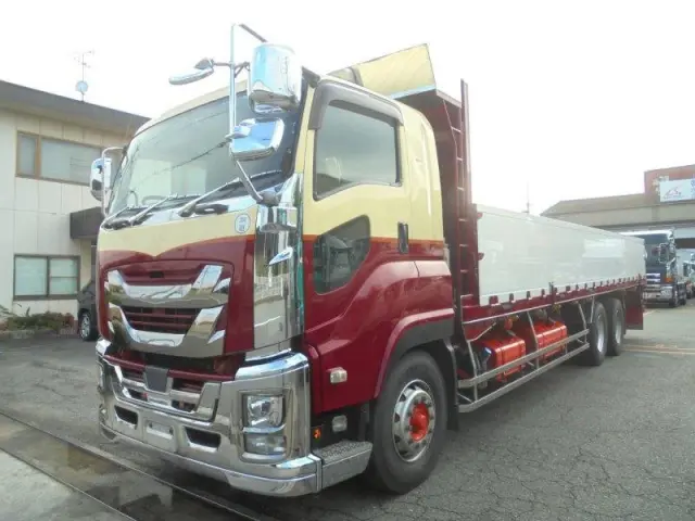 いすゞ ギガ 2PG-CYZ77C(2WD)の写真1