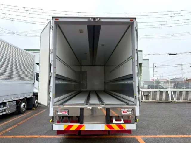 日野 プロフィア 2DG-FR1AHG(6x2)の写真9