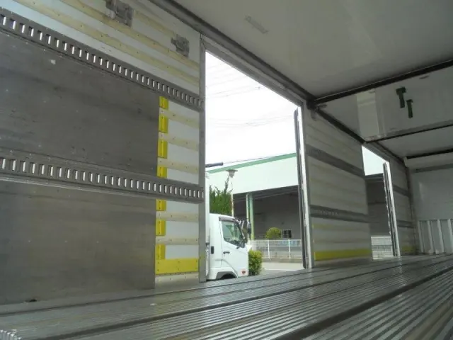 UD クオン 2PG-CD5CA(6x2)の写真7