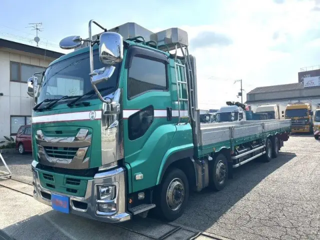 いすゞ ギガ 2PG-CYJ77C(8x4)の写真1