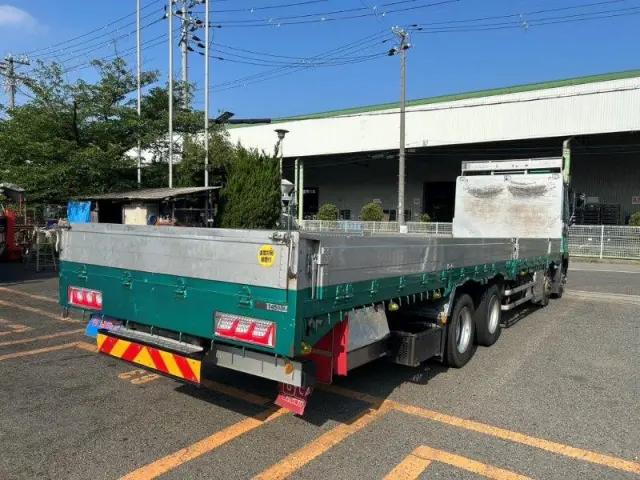 いすゞ ギガ 2PG-CYJ77C(8x4)の写真3