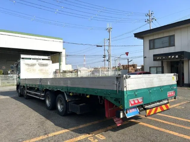 いすゞ ギガ 2PG-CYJ77C(8x4)の写真4