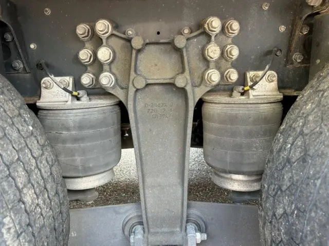 いすゞ ギガ 2PG-CYJ77C(8x4)の写真6