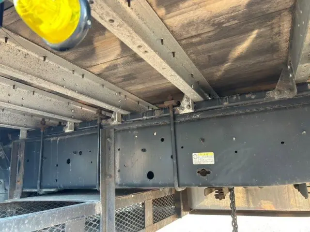 いすゞ ギガ 2PG-CYJ77C(8x4)の写真7