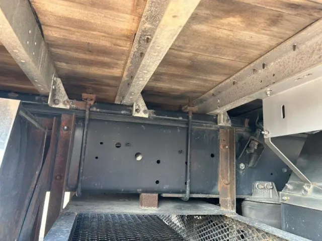 いすゞ ギガ 2PG-CYJ77C(8x4)の写真8