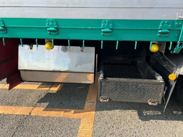 いすゞ ギガ 2PG-CYJ77C(8x4)の写真9